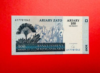 Madagascar.  100. FRANCS    2004   PICK  86a   ( Uncirculated )