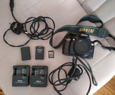 Nikon D40x (Body only) with 2x batteries, 2x chargers