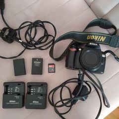 Nikon D40x (Body only) with 2x batteries, 2x chargers