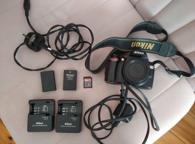 Nikon D40x (Body only) with 2x batteries, 2x chargers