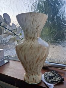 gold vase