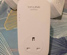 4x TP-Link AV2000 Gigabit Passthrough Powerline Adapters (TL-PA9020P) - 2 Kits