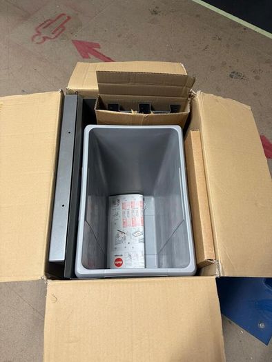 Pull-Out Bin