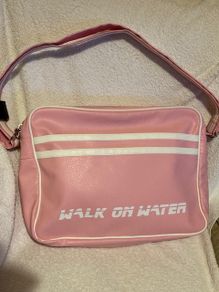 15'' Laptop bag. L 38cm x W 10cm x H 29cm. New. Pink