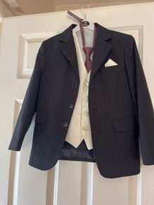 Communion jacket,waistcoat and tie age 7 to 8 yrs
