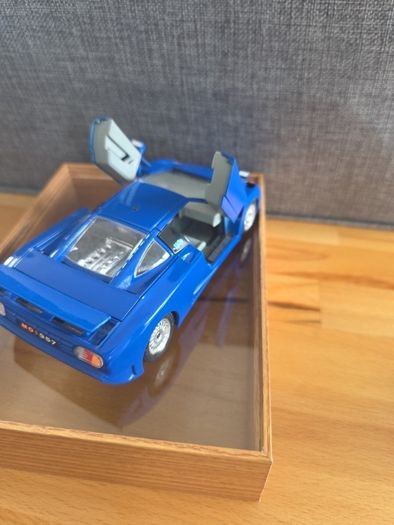 Vintage Bburago Bugatti EB 110 (1991) Blue Diecast Model Car 1/24,