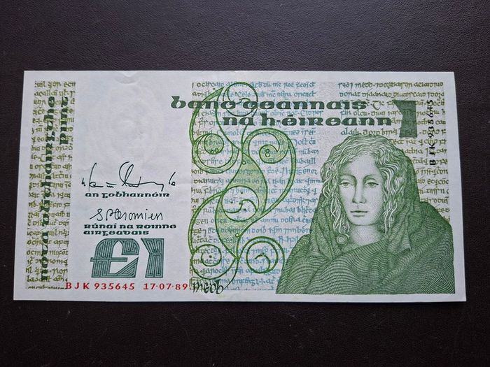 The Central Bank of Ireland. B Series One Pound (1989)