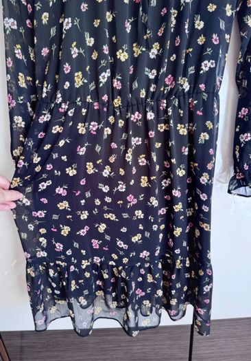 Dunnes Stores Black Floral Dress Size 14/42 - Sheer Sleeves - Knee Length