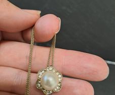 Pearl, diamond pendant and silver necklace