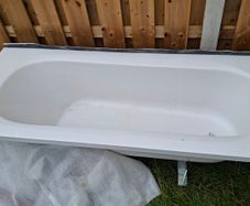 Bath tub
