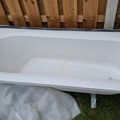 Bath tub