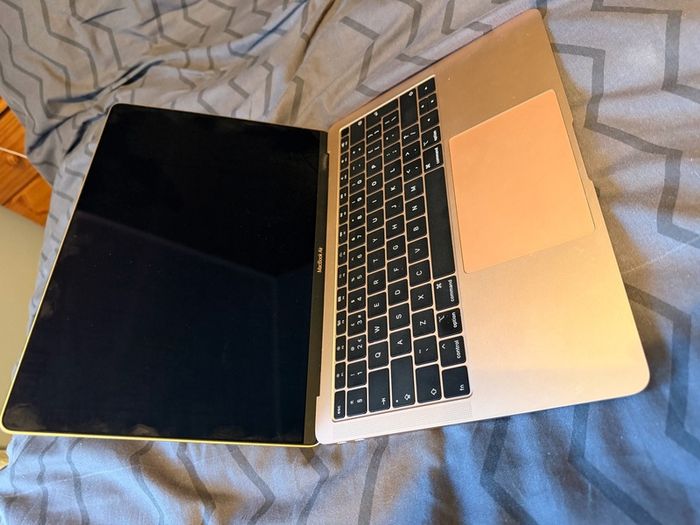 Apple MacBook Air 13 Retina 2018 A1932 For Parts or Repair