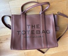 MARC JACOBS The Leather Medium Tote Bag