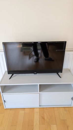 32in TV Logik - Smart TV