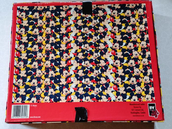 Mickey Mouse Jigsaw Puzzle (550 Pieces) Used.