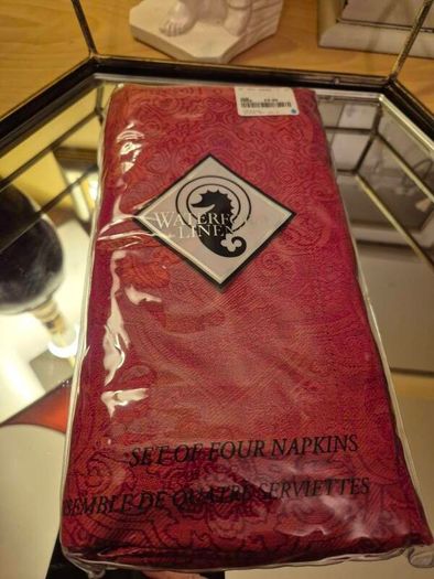 NWT Waterford Linens Callum Red Napkins, AV