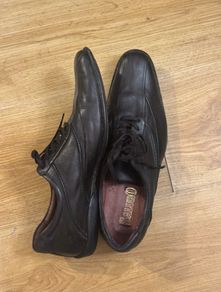 Men's black leather pointed formal shoes