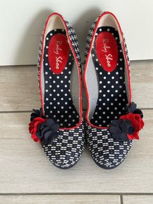 woman shoes, size 6