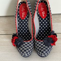 woman shoes, size 6