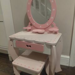 Small make up table