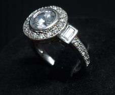 Vintage 9ct Gold White Stone Halo Ring