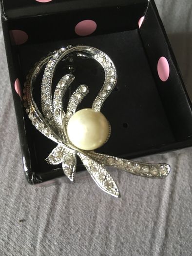 brooch large pearl and diamond