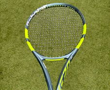 babalot pure aero 98 tennis racket