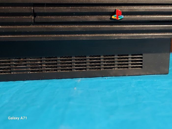 Playstation 2 Model SCPH-30003 R, Powers on and off, Opens and closes disk tray, Comes with power lead only