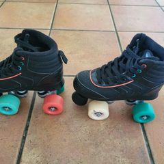 Roller skates (barely used)