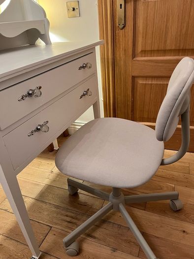 antique dressing table