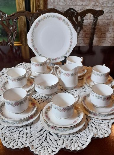 Paragon "Belinda" tea set