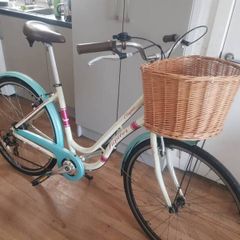 ladies city bike( can deliver)