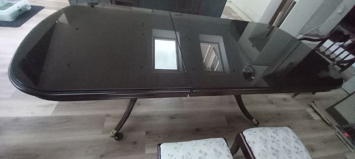 Dining room table