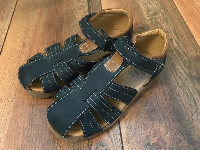 Bluezoo boys navy sandals size 11 junior