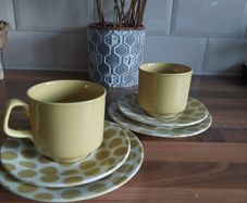 Tams mid century tea cups and side plates