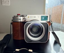 Fujifilm X100VI Silver for sale/ Shutter count 1900