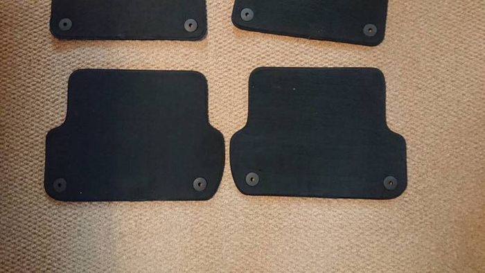 Genuine Audi a4 b6 b7 saloon estate floor mats carpet. Three spoke s-line multy function steering wheel airbag glove box etc.. Parts breaking