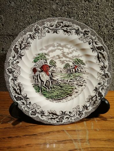 plates and wall hanging plates
