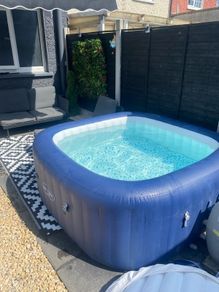 Lay-z-spa hot tub