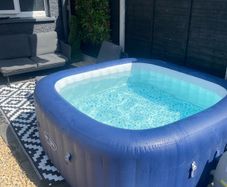 Lay-z-spa hot tub