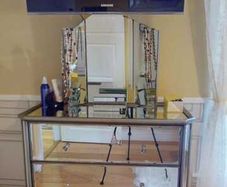 Mirrored chest of drawers