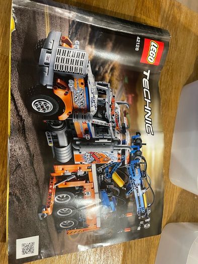 Lego technic heavy-duty tow truck 42128