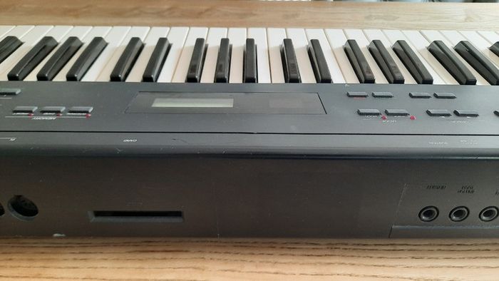 Yamaha SY22 Dynamic Vector Synthesizer