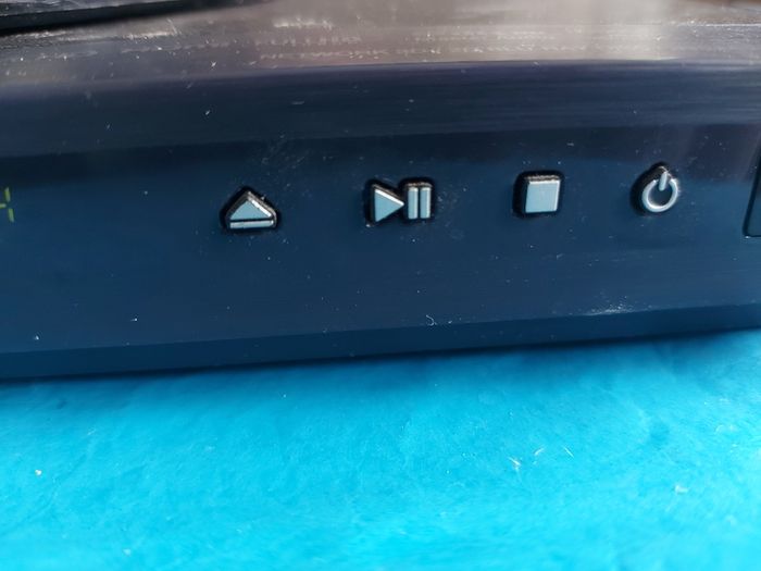 LG 3D-2D Blu-Ray Disc-DVD Player (Model BD660) and Samsung 19 inch TV-Monitor (Model LE19R88BD) with HDMI Lead, Power Cables and TV remote, both in excellent condition