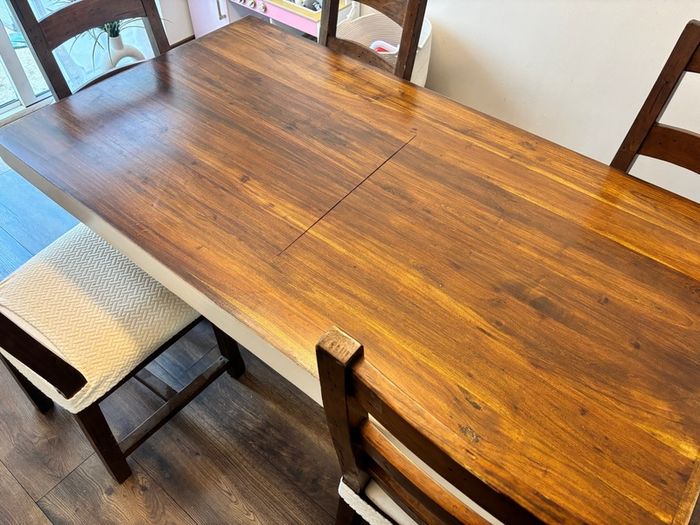 Dining table & 6 chairs