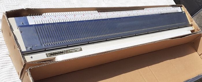 Chunky Electronic Knitting machine