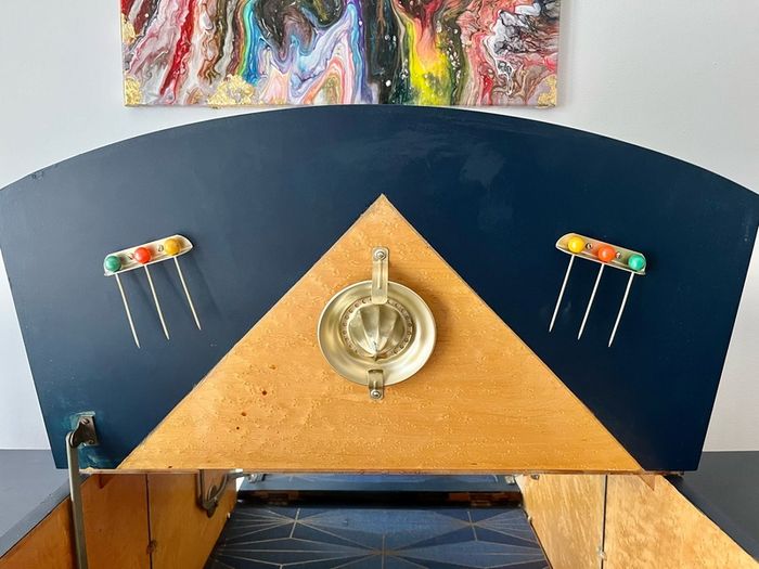 Delivery Available! Stunning Vintage Sideboard Cocktail Cabinet/Drinks Cabinet/ Sideboard