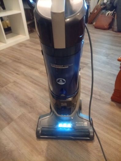 Hoover upright vacuum