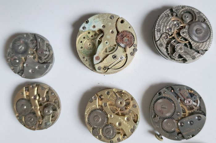 Lot of 60 Ladies Wrist movements incl: Rolex Unicorn Prima