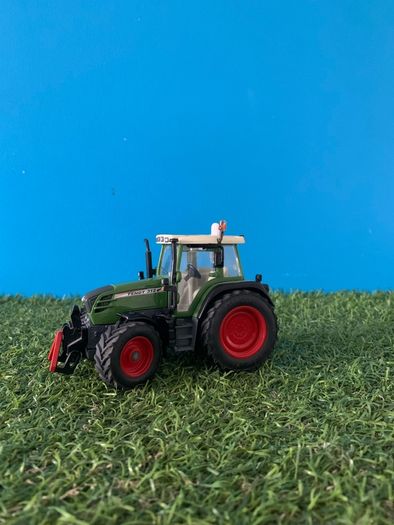 Model tractors